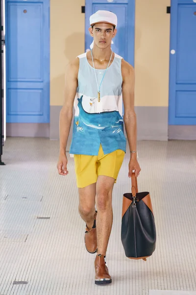 Look 10